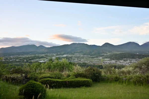 浅間山連峰と小諸市街地