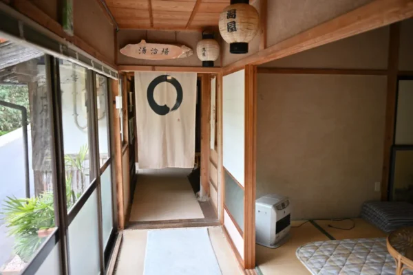 湯治場へ通路、休憩所