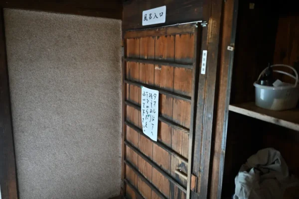 脱衣場、風呂入口