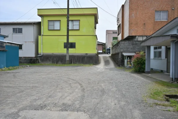 鶴の湯、駐車場