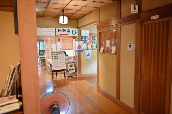 休憩所への通路