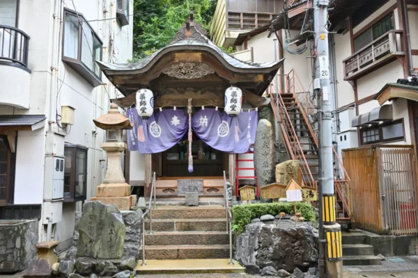 温泉薬師堂