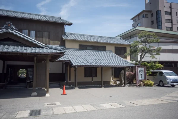 伝統旅館のぬくもり 灰屋