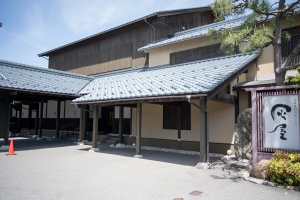 伝統旅館のぬくもり 灰屋