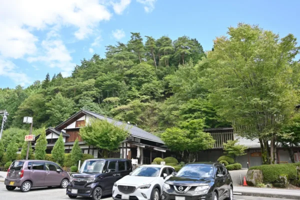 駐車場、飛騨川温泉しみず庵大輪