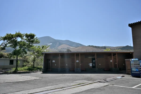 涌蓋山（わいた山）、檜の館