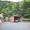 駐車場、周辺の山