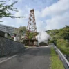源泉の鉄塔、湯けむり