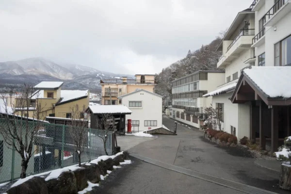 玄関前の坂、蔵王