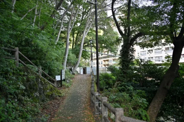 露天風呂への道