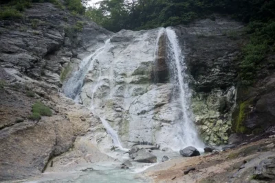 ランキング4位 日帰り温泉 川原毛大湯滝