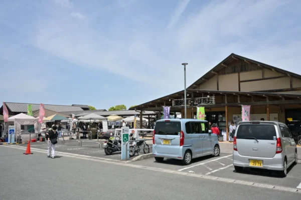 川の駅船小屋 恋ぼたる 物産館