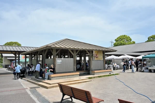 川の駅船小屋 恋ぼたる 足湯
