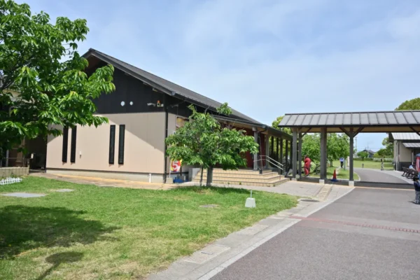 川の駅船小屋 恋ぼたる温泉館