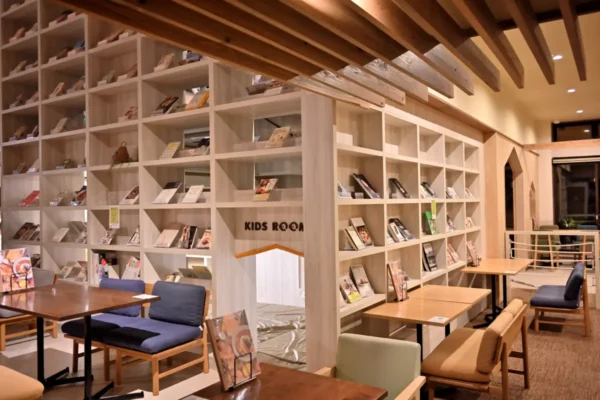 本棚、キッズルーム