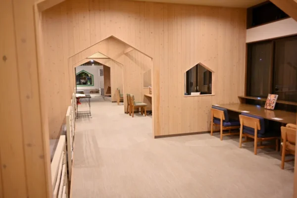 休憩所、テーブル