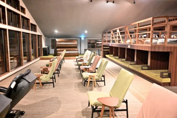 2F休憩所、リラックスルーム