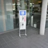 玄関前掲示