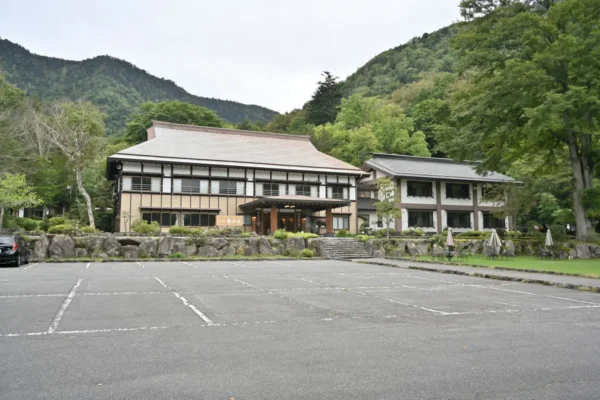 丸沼温泉 環湖荘、駐車場