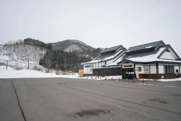 関の庄温泉 御仮屋御殿、駐車場