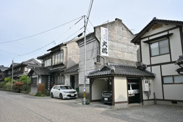 向かい側