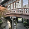 建物下の道路