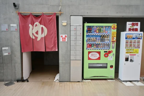 温泉入口、販売機
