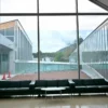 温泉入口とソファー