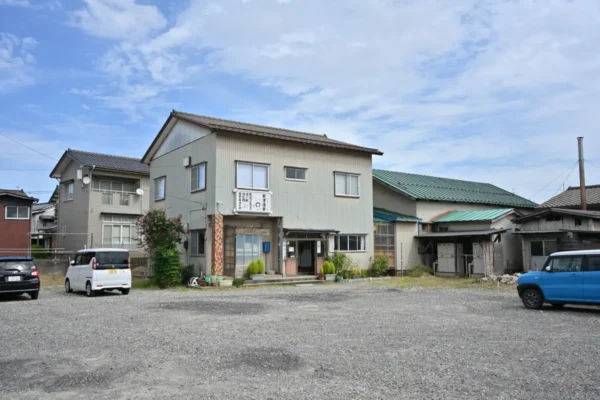 新津温泉、駐車場