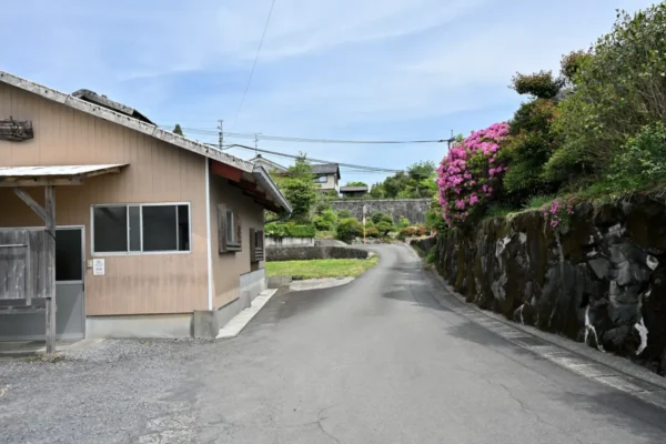 岡松温泉、道路