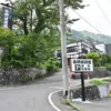 音羽屋旅館と駐車場
