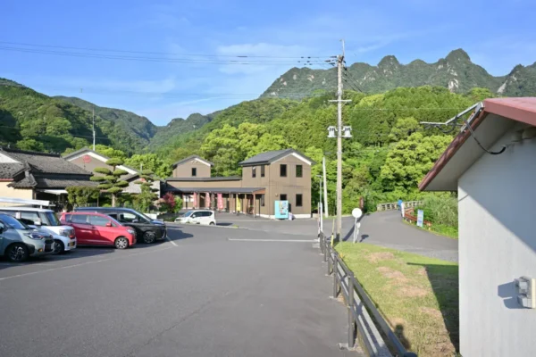 駐車場、刀剣山