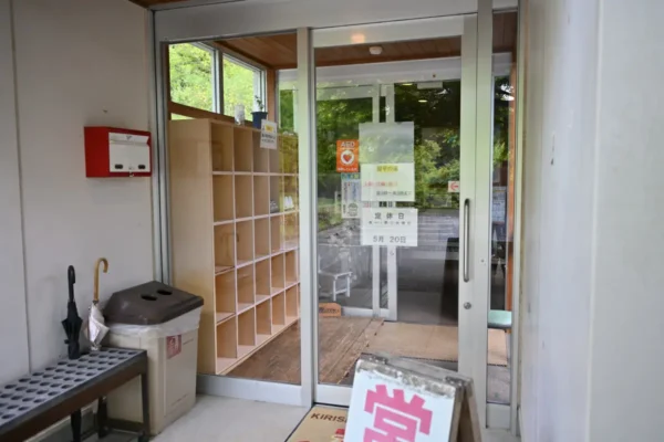 玄関前