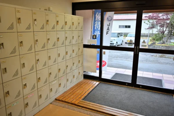 玄関、下駄箱