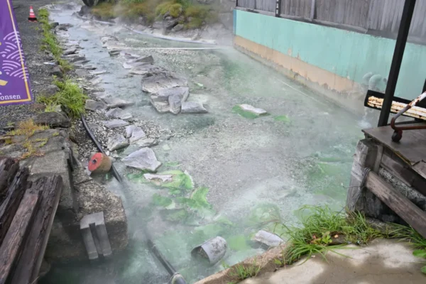 温泉の川