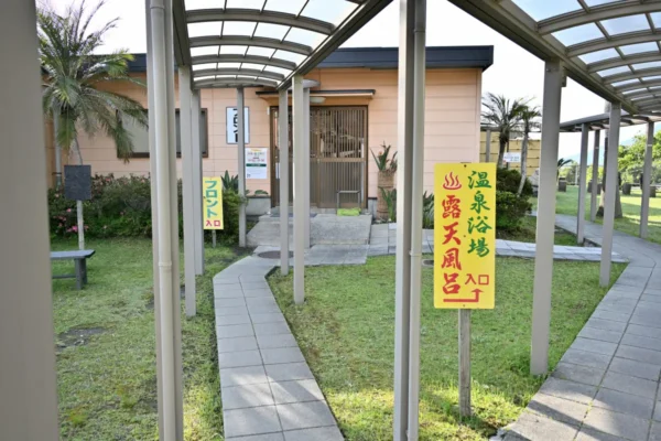 温泉宿 宝箱 玄関前