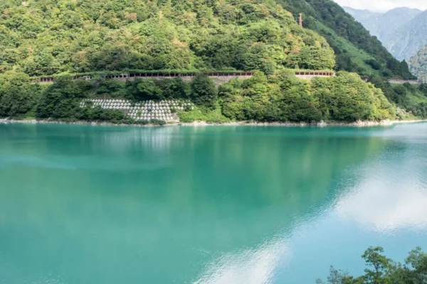 宇奈月湖と黒部峡谷