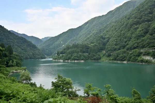 宇奈月湖と黒部峡谷