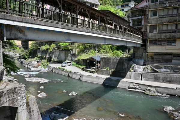 杖立川と橋