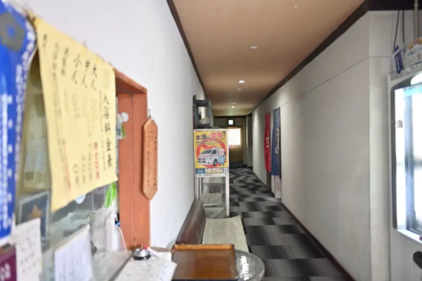 受付、温泉入口