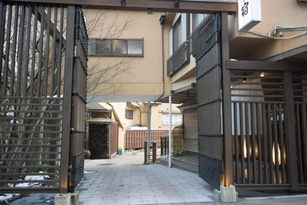 やまゆりの宿 入口の門