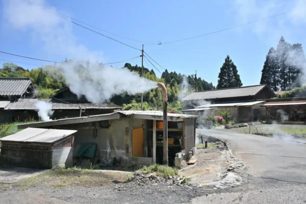 わいた温泉郷の湯けむり
