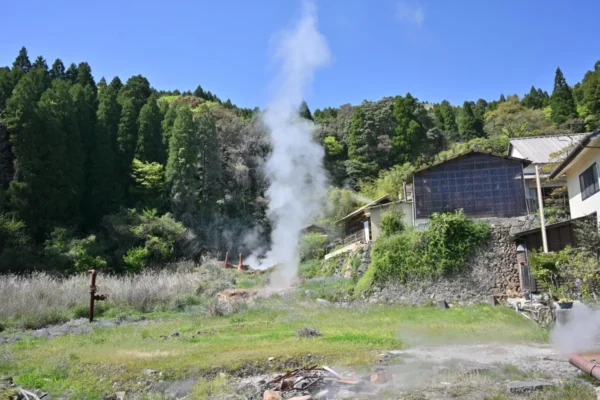 わいた温泉郷の湯けむり