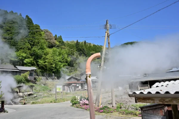 わいた温泉郷の湯けむり